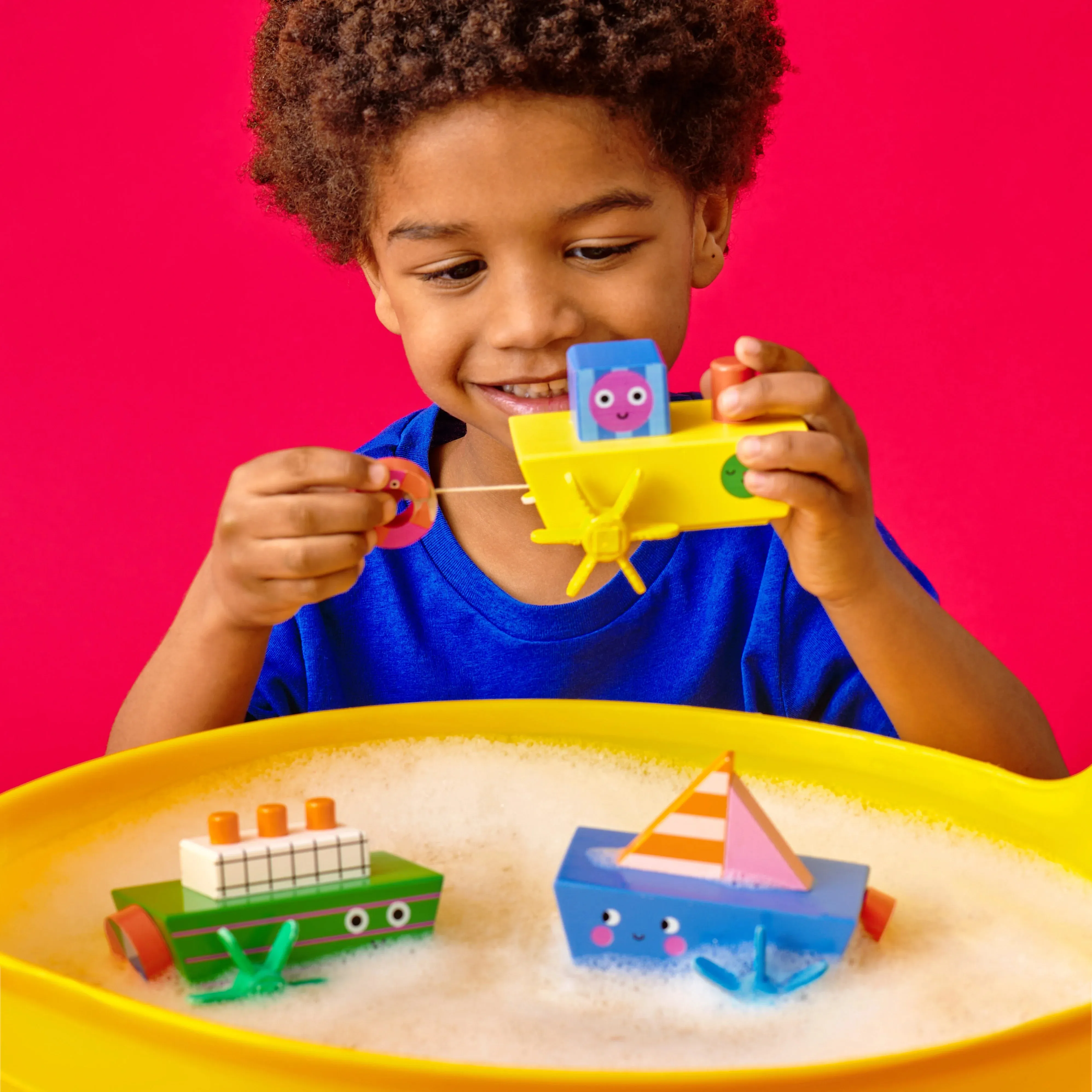 Wind-Up Boat (1 Unit Assorted) by Kikkerland